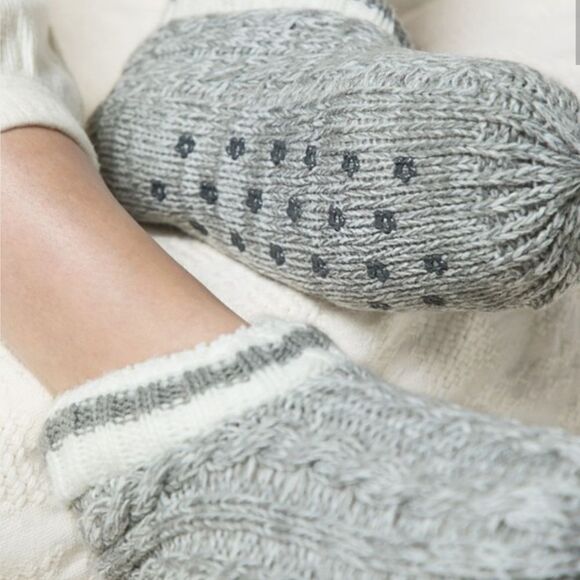 Cable knit and sherpa lined slipper booties - Picture 6 of 7